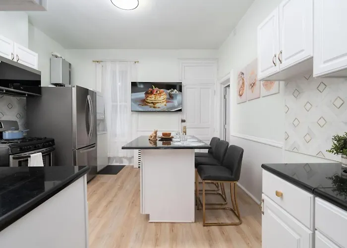 Dwntn 10mins And Sleeps 10 In Vintage And Free Parking Apartment Chicago