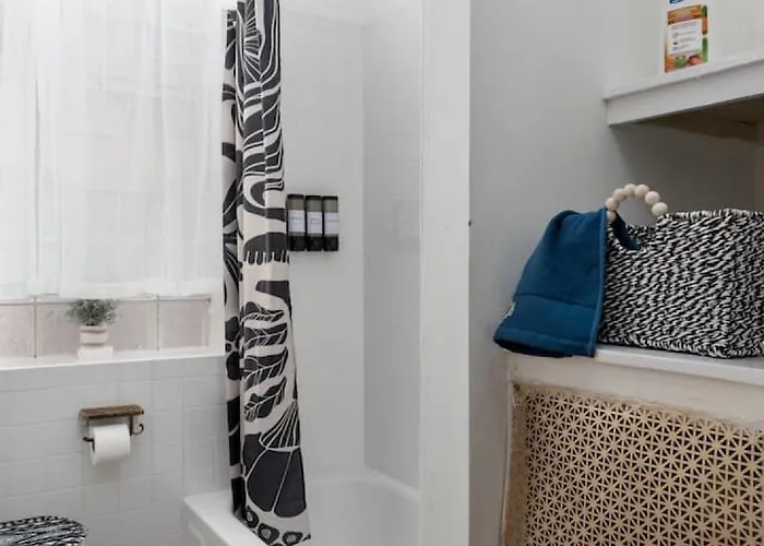 Apartment Dwntn 10mins And Sleeps 10 In Vintage And Free Parking Chicago