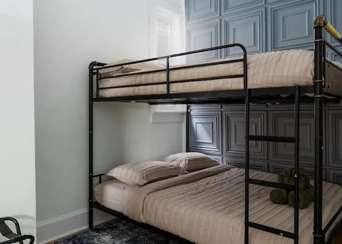Dwntn 10mins And Sleeps 10 In Vintage And Free Parking Apartment