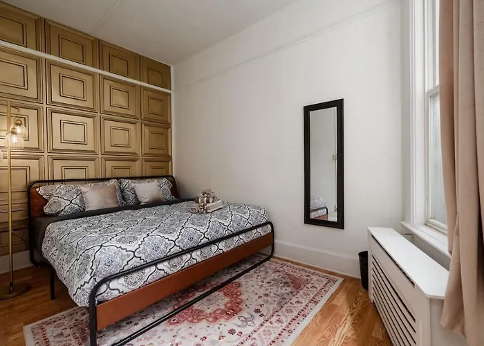 Dwntn 10mins And Sleeps 10 In Vintage And Free Parking Apartment *
