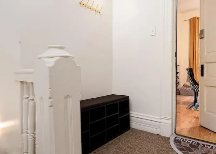Apartment Dwntn 10mins And Sleeps 10 In Vintage And Free Parking