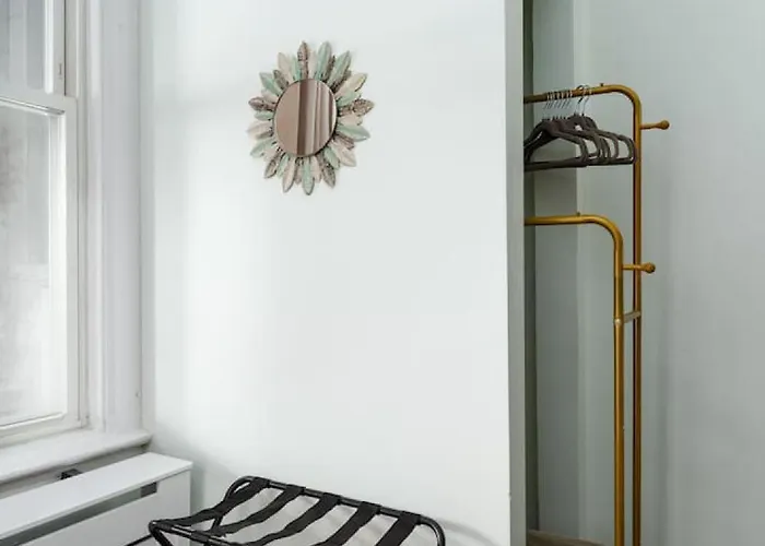 Dwntn 10mins And Sleeps 10 In Vintage And Free Parking Apartment *