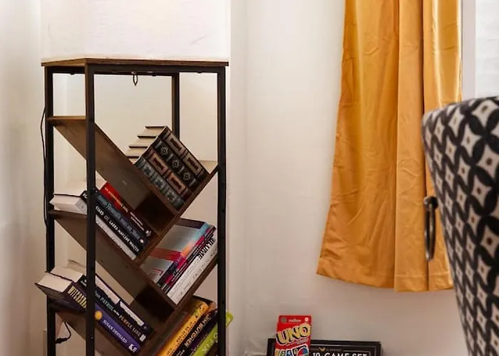 Dwntn 10mins And Sleeps 10 In Vintage And Free Parking Apartment